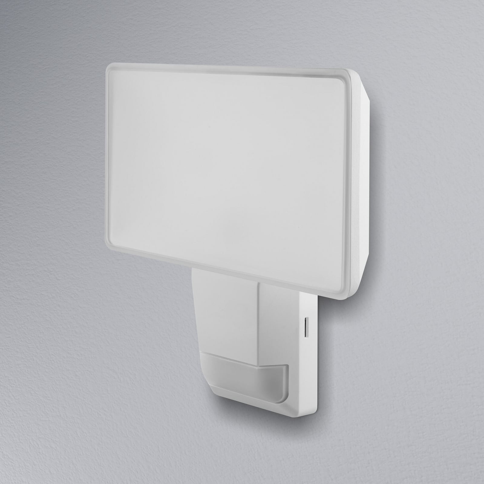 Montert LED utespot med bevegelsessensor ENDURA PRO FLOOD 27W IP55 hvit utendørs