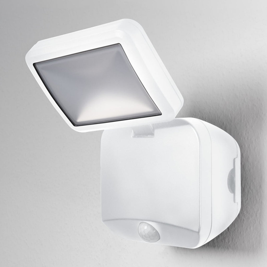 Detalj av LED utespot DOUBLE batteridrevet med bevegelsessensor hvit IP54