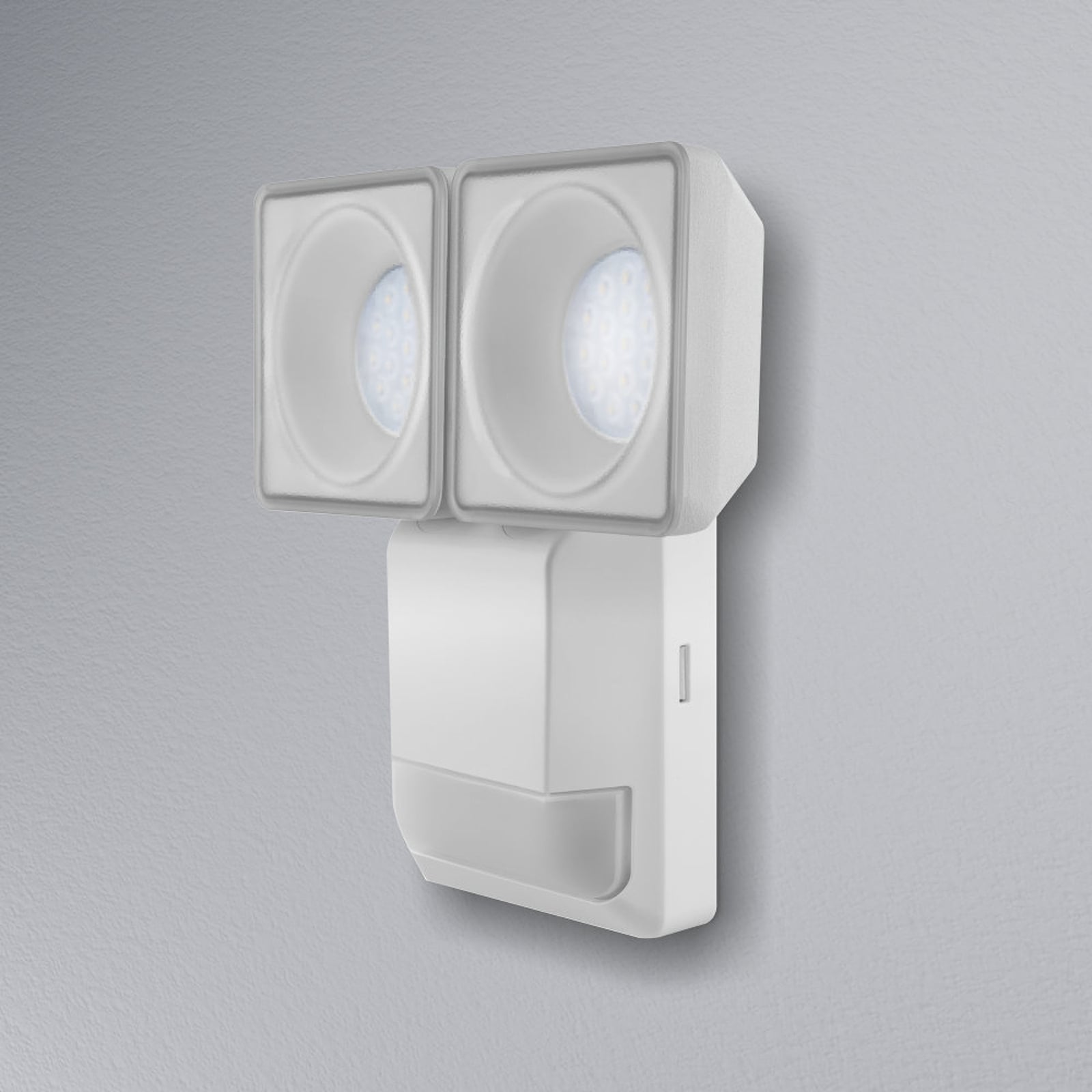 LED utespot Endura Pro med bevegelsessensor 16W IP55 hvit montert på vegg