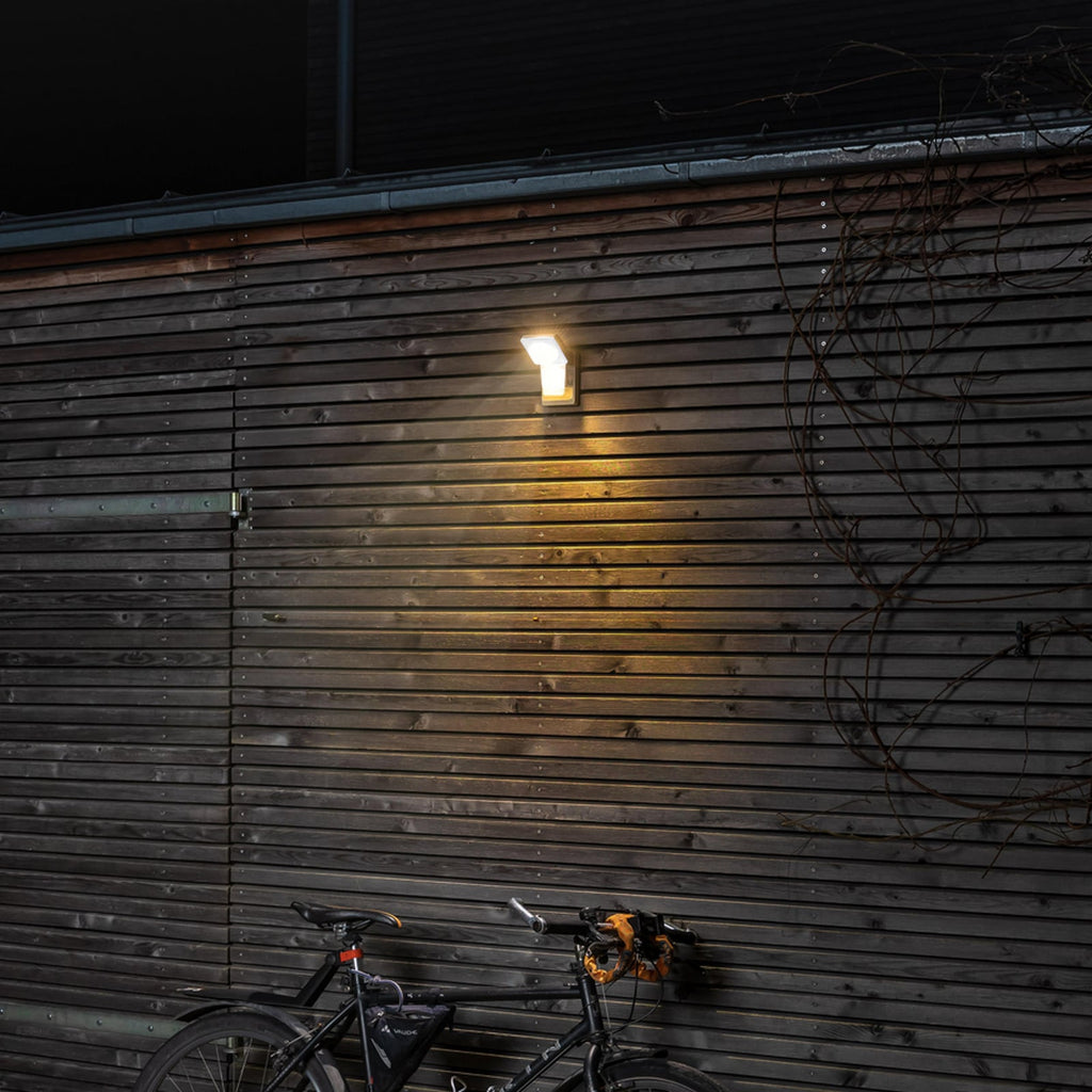 LED utespot Endura Pro med bevegelsessensor 16W IP55 hvit svingbare lyskilder