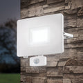 LED utespot Faedo 3 med bevegelsessensor hvit forside