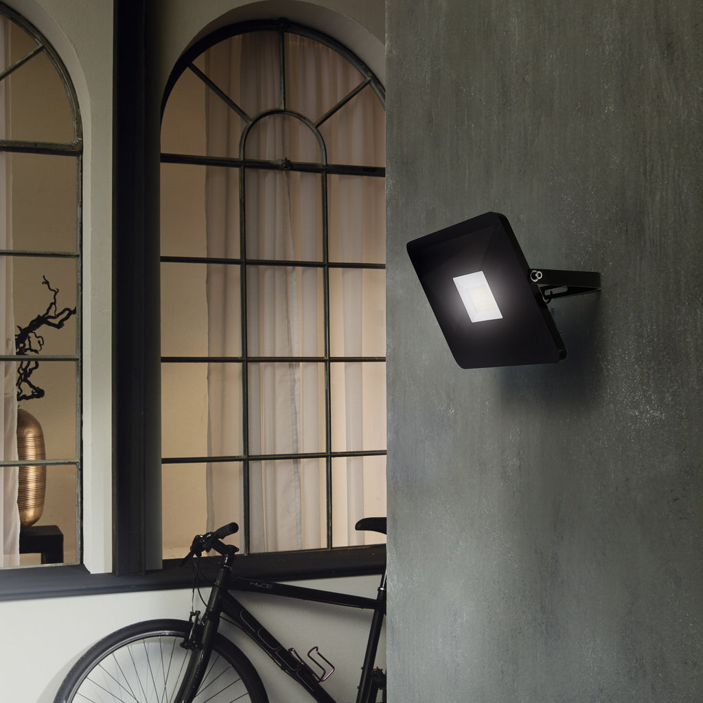 LED utespot Faedo 3 svart 50W 4800lm IP65 bakside