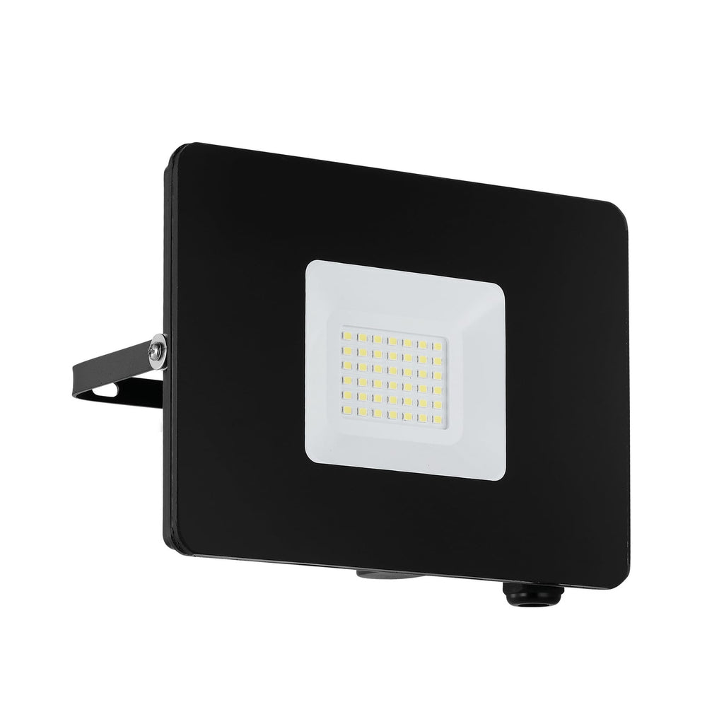 LED-utespot Faedo 3 svart 30W 5000K IP65 montert på vegg