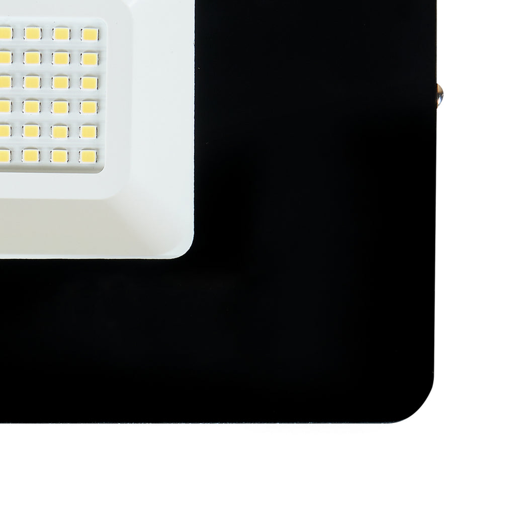 LED-utespot Faedo 3 svart 30W 5000K IP65 lys i bruk