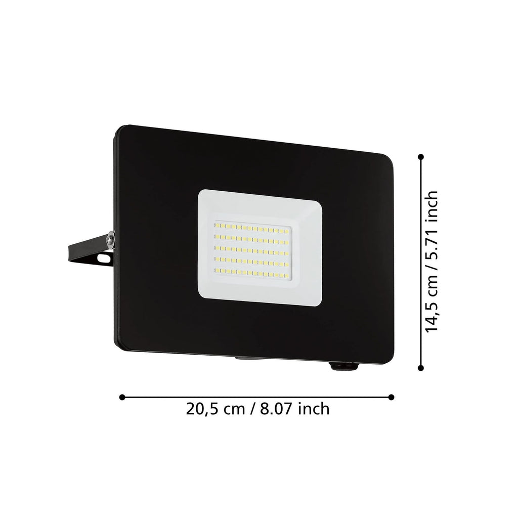 LED utespot Faedo 3 svart 50W 4800lm IP65 monteringsbrakett detalj