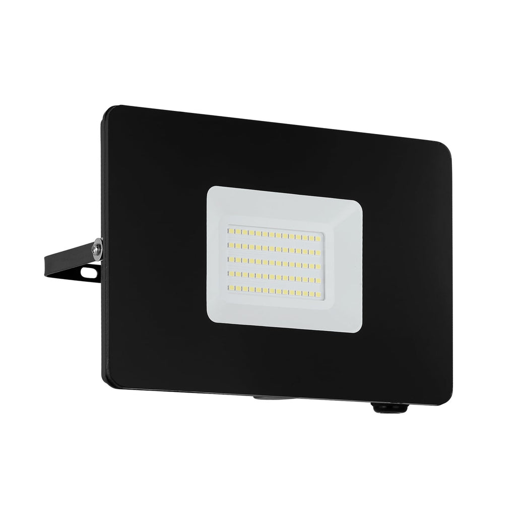 LED utespot Faedo 3 svart 50W 4800lm IP65 montert ute