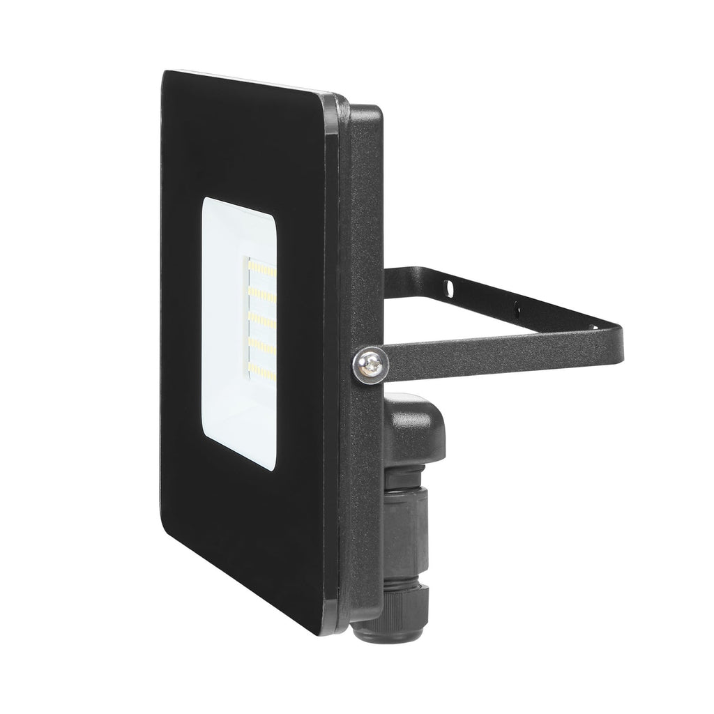 LED utespot Faedo 3 svart 50W 4800lm IP65 lyser opp uteområde
