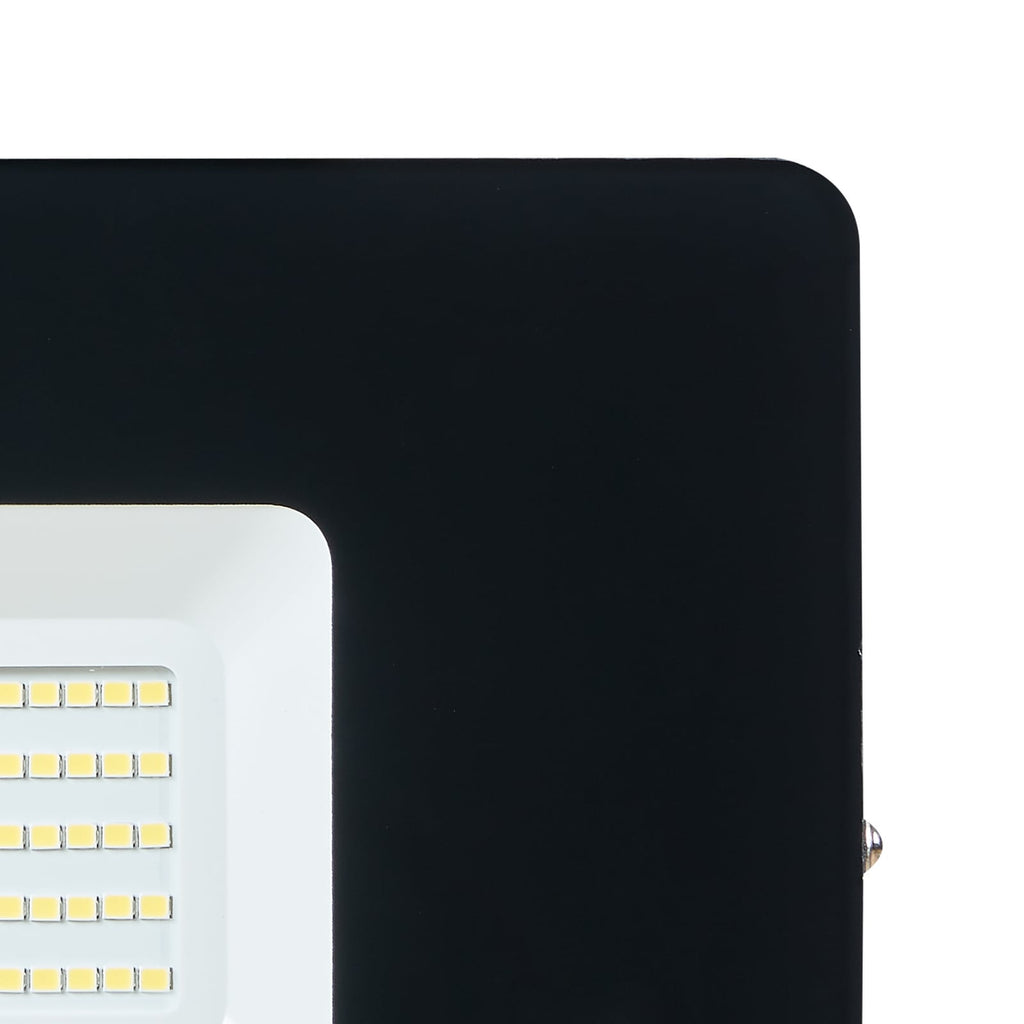 LED utespot Faedo 3 svart 50W 4800lm IP65 glassdetalj