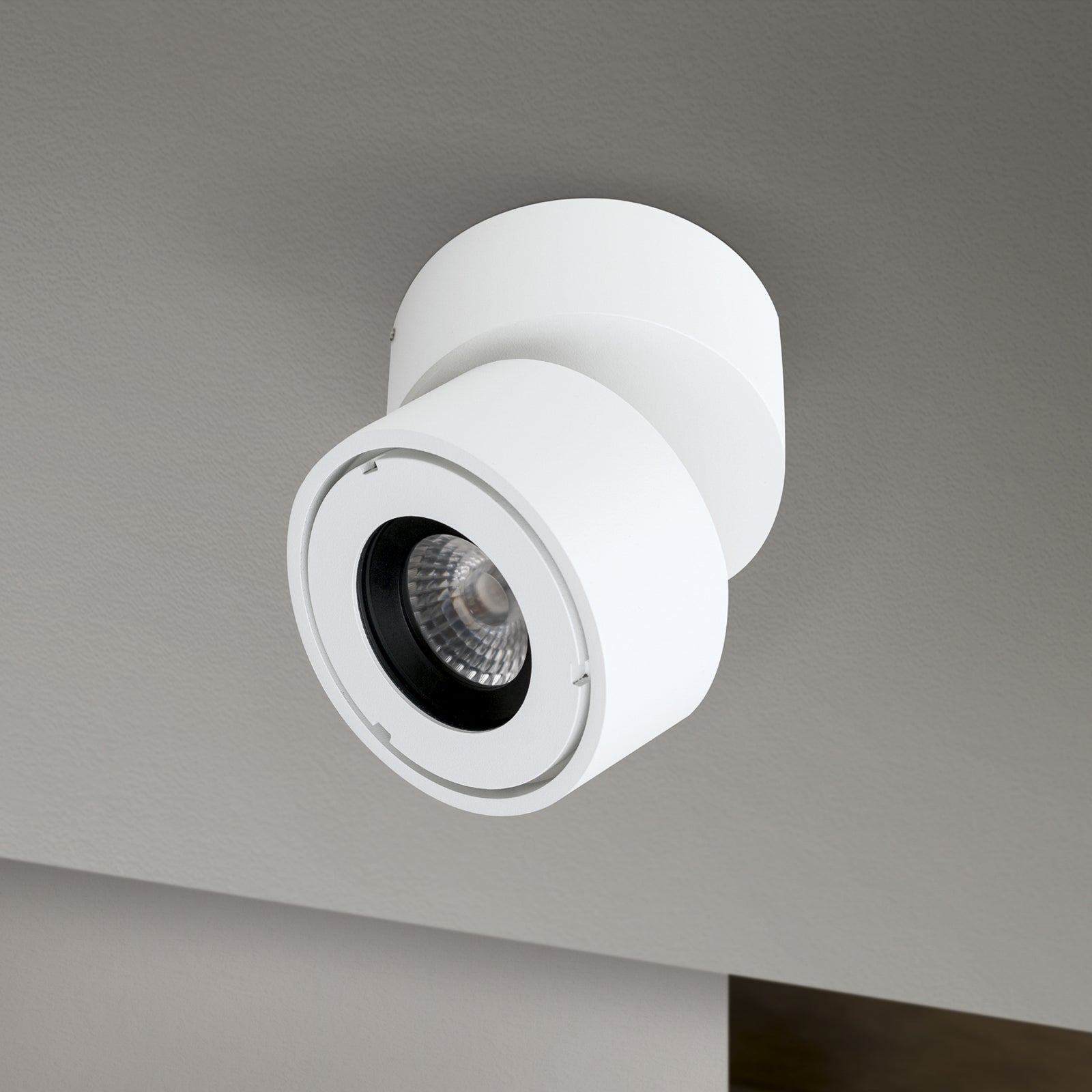 LED utespot Harvey hvit Ø10 cm dimbar 15W IP65 lysstråle utendørs