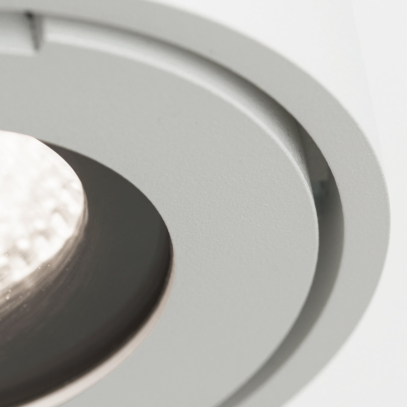 LED utespot Harvey hvit Ø10 cm dimbar 15W IP65 vinkelbilde