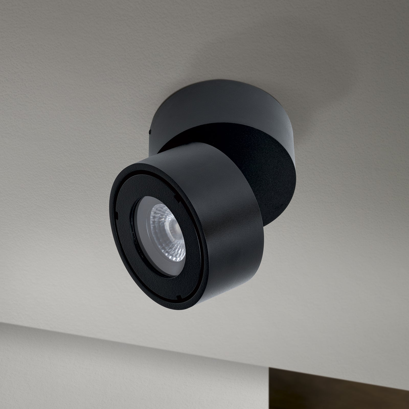 LED utespot Harvey svart Ø10 cm dimbar montert ute