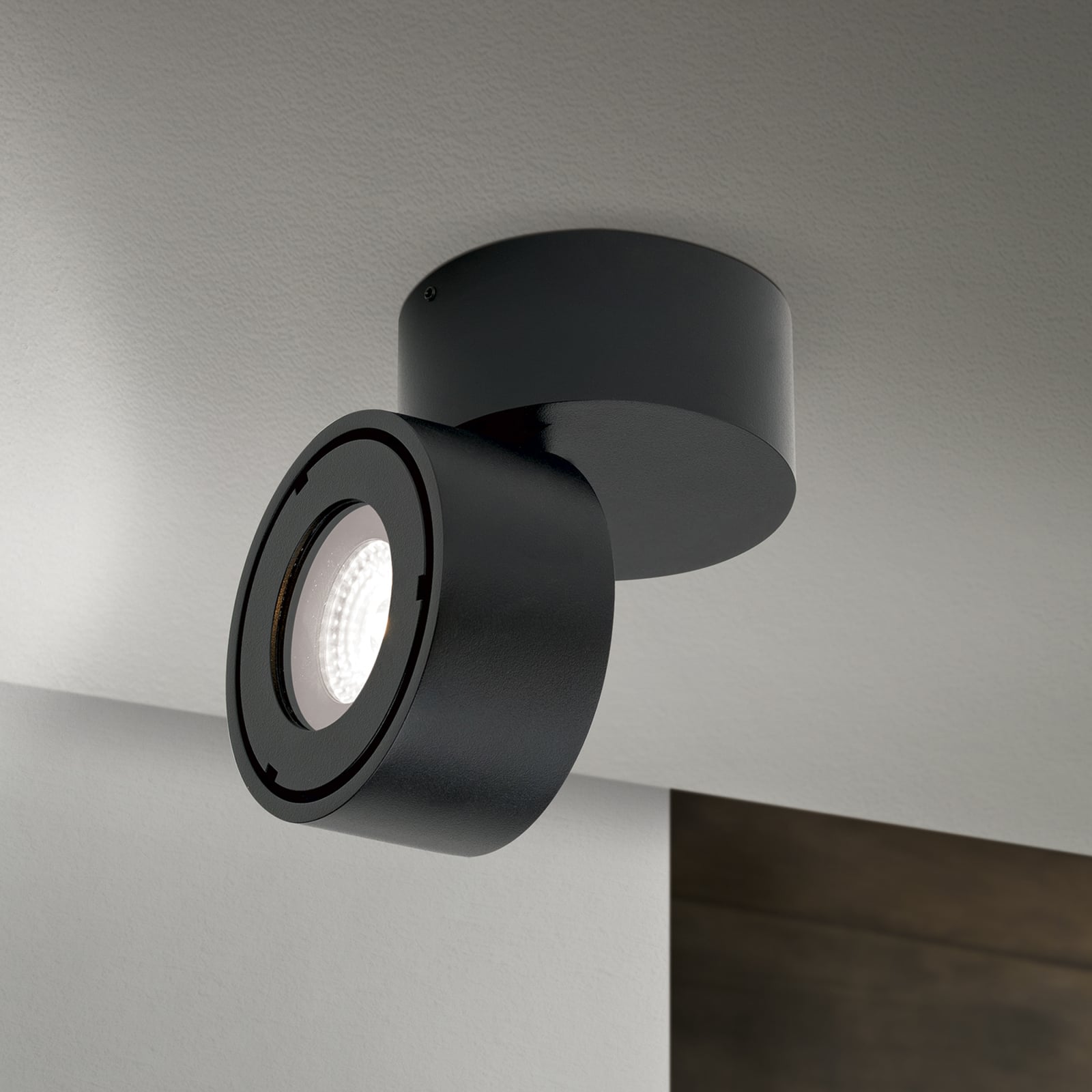 LED utespot Harvey svart Ø10 cm dimbar nærbilde