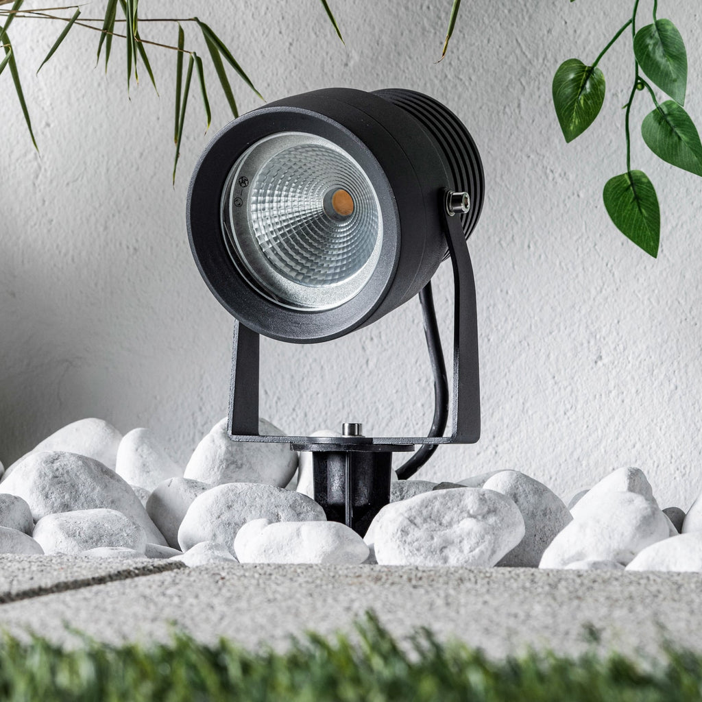Detalj av LED utespot Irina 3-er sett med jordspyd 20W IP65