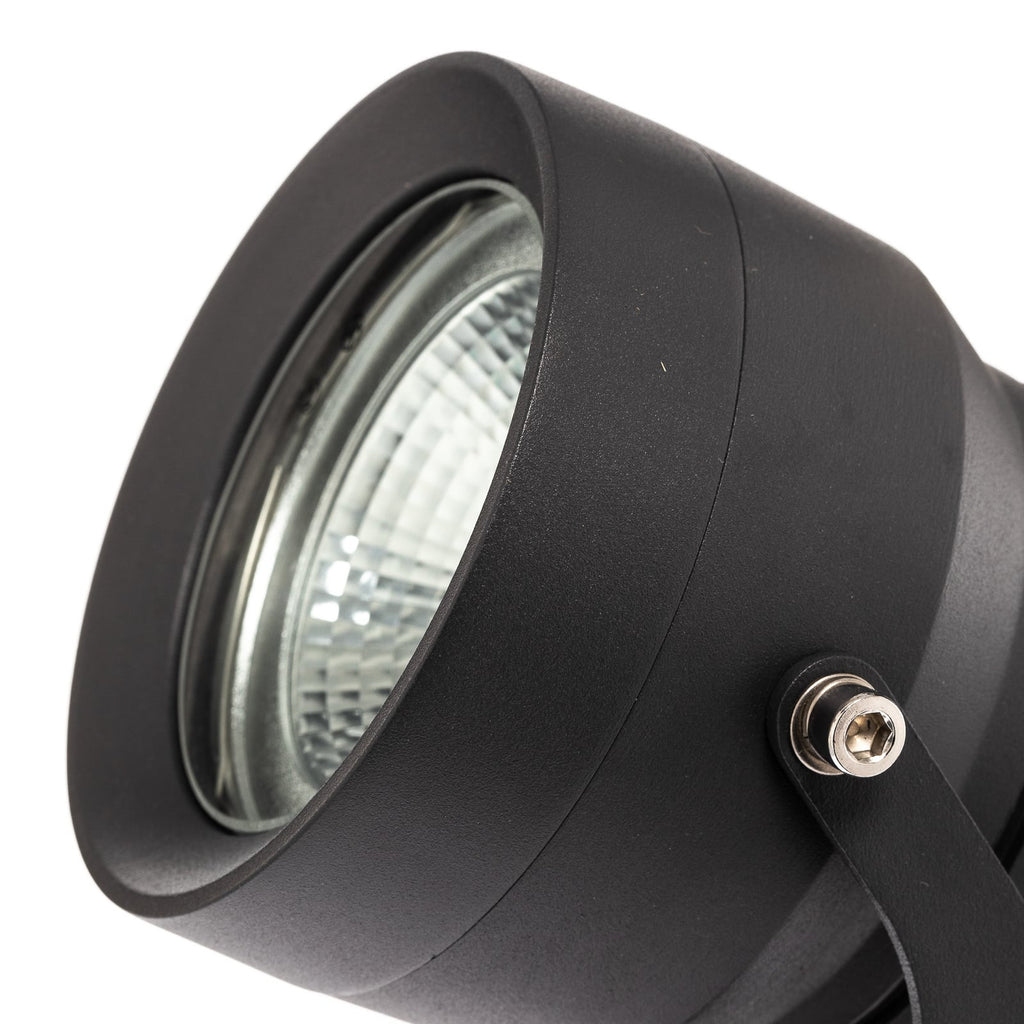 LED utespot Irina med jordspyd aluminium 20W IP65 montert i hage