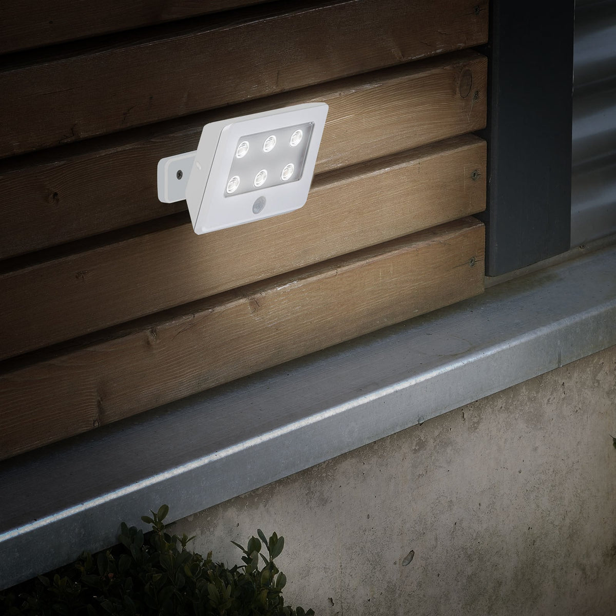LED utespot Kollig med bevegelsessensor batteridrevet hvit forfra