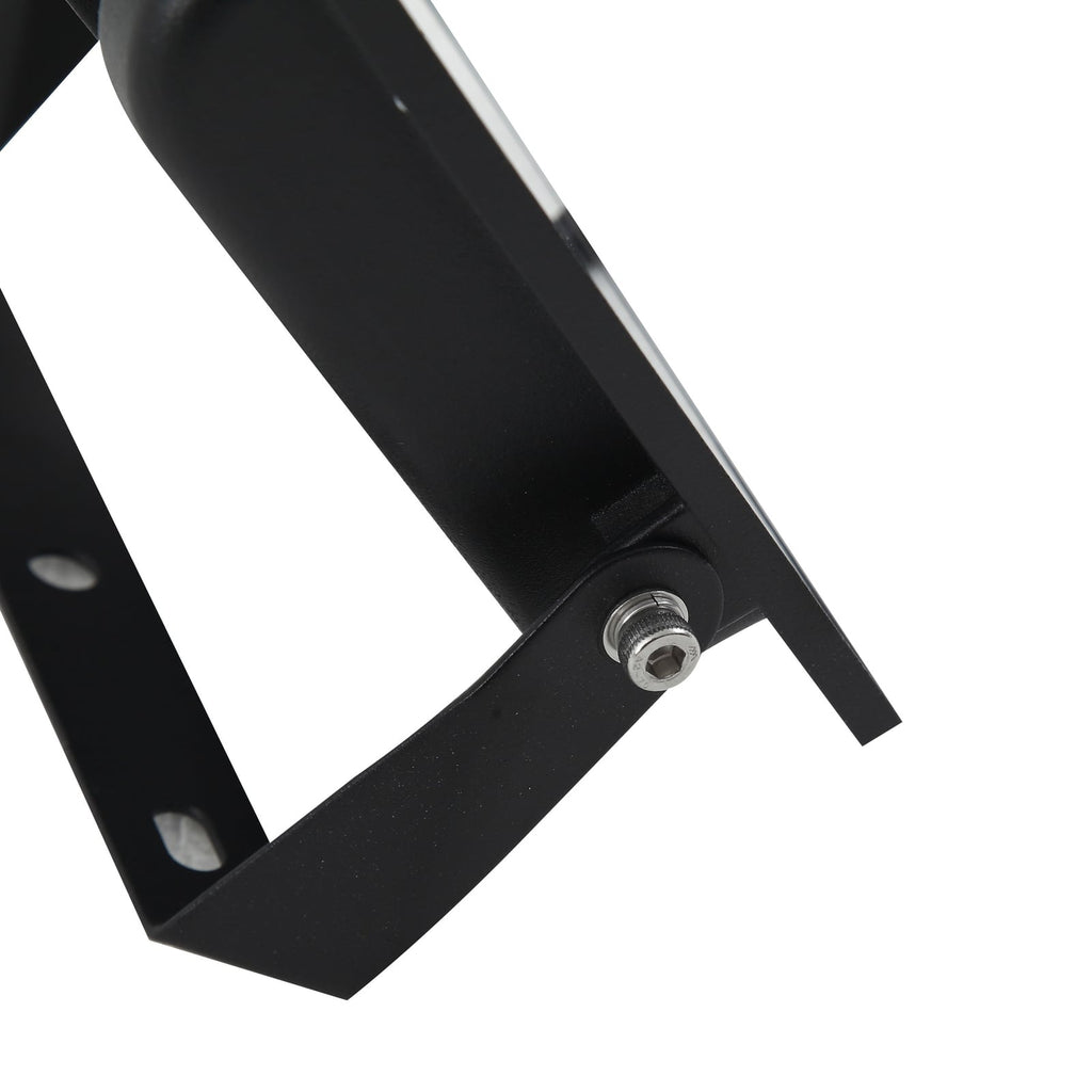 LED utespot Maikel svart 50W 4000 lm IP65 i bruk utendørs