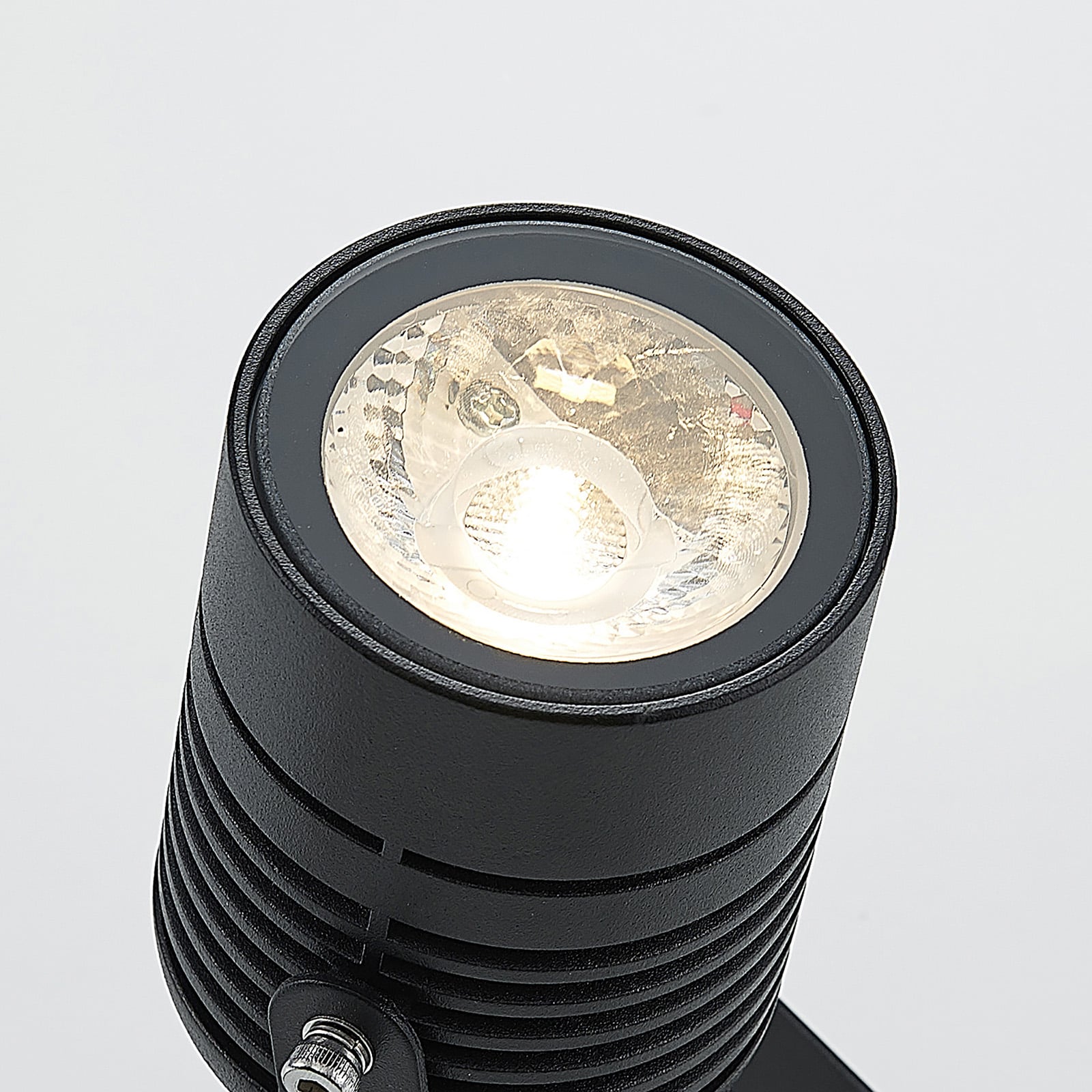 LED utespot Maris med jordspyd svart med metall- og glassmateriale
