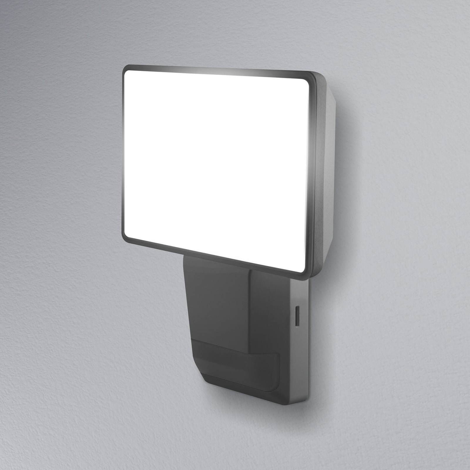 Detalj av LED utespot med bevegelsessensor ENDURA PRO FLOOD 15W IP55 grå