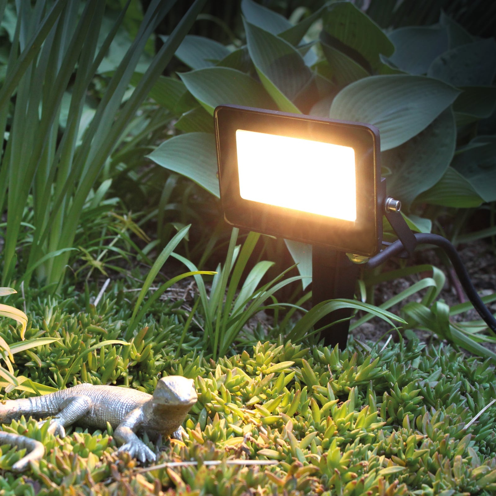 LED utespot MT69070 RGBW dimbar med fjernkontroll IP65 forfra