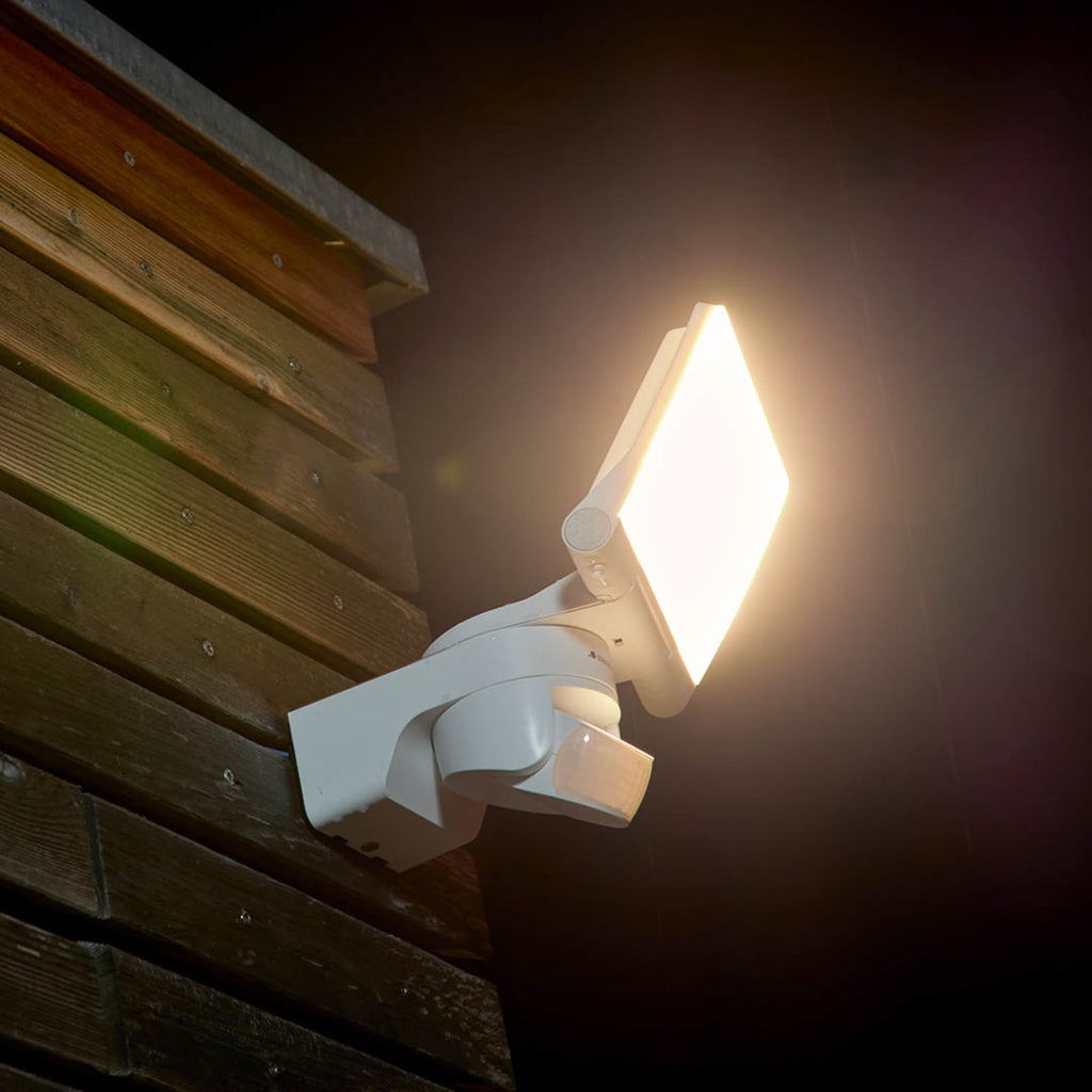 LED utespot XLED Home 2 S med bevegelsessensor hvit IP44 forfra