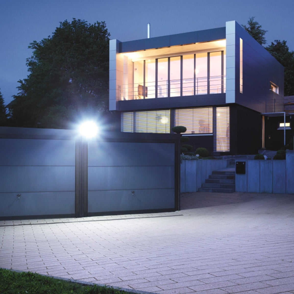 LED utespot XLED Home 2 XL S med bevegelsessensor svart bakside