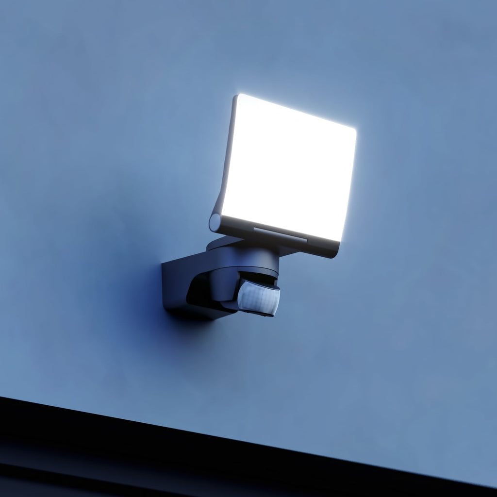 LED utespot XLED Home 2 XL S med bevegelsessensor svart front
