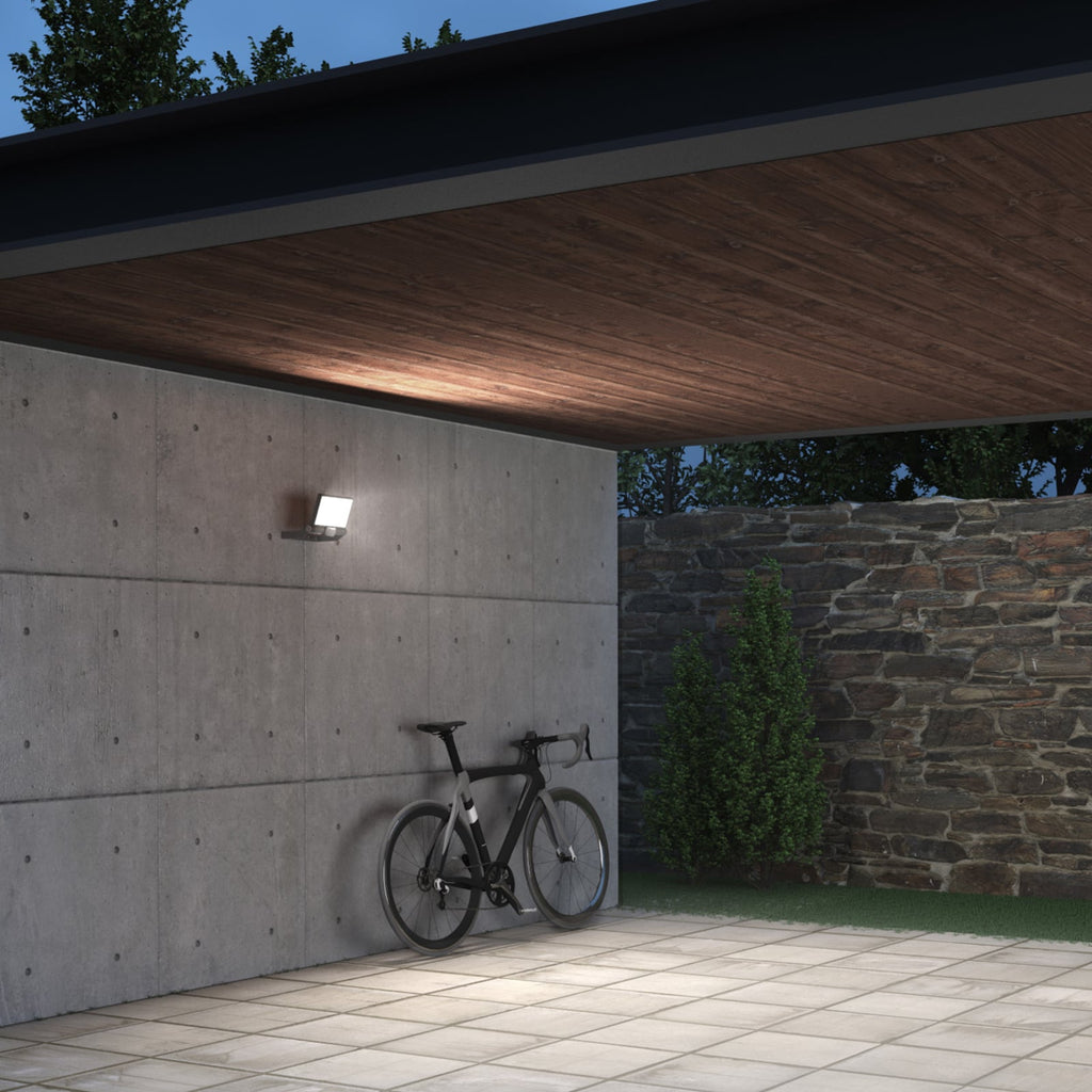 Detalj av LED utespot XLED One hvit svingbar 17,8W IP44