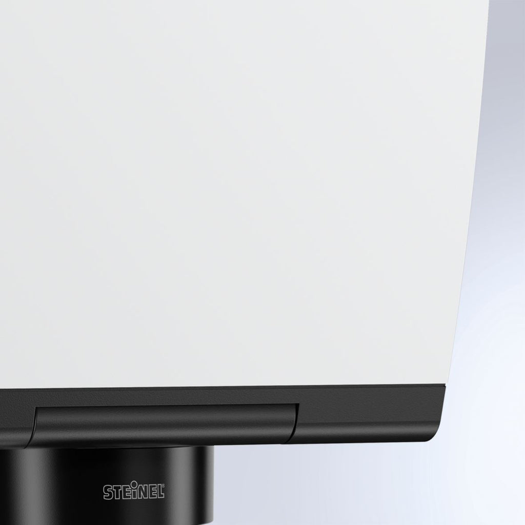 LED utespot XLED Pro 240 S med bevegelsessensor svart detalj