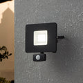 LED utespotlampe Faedo 3 svart 30W front