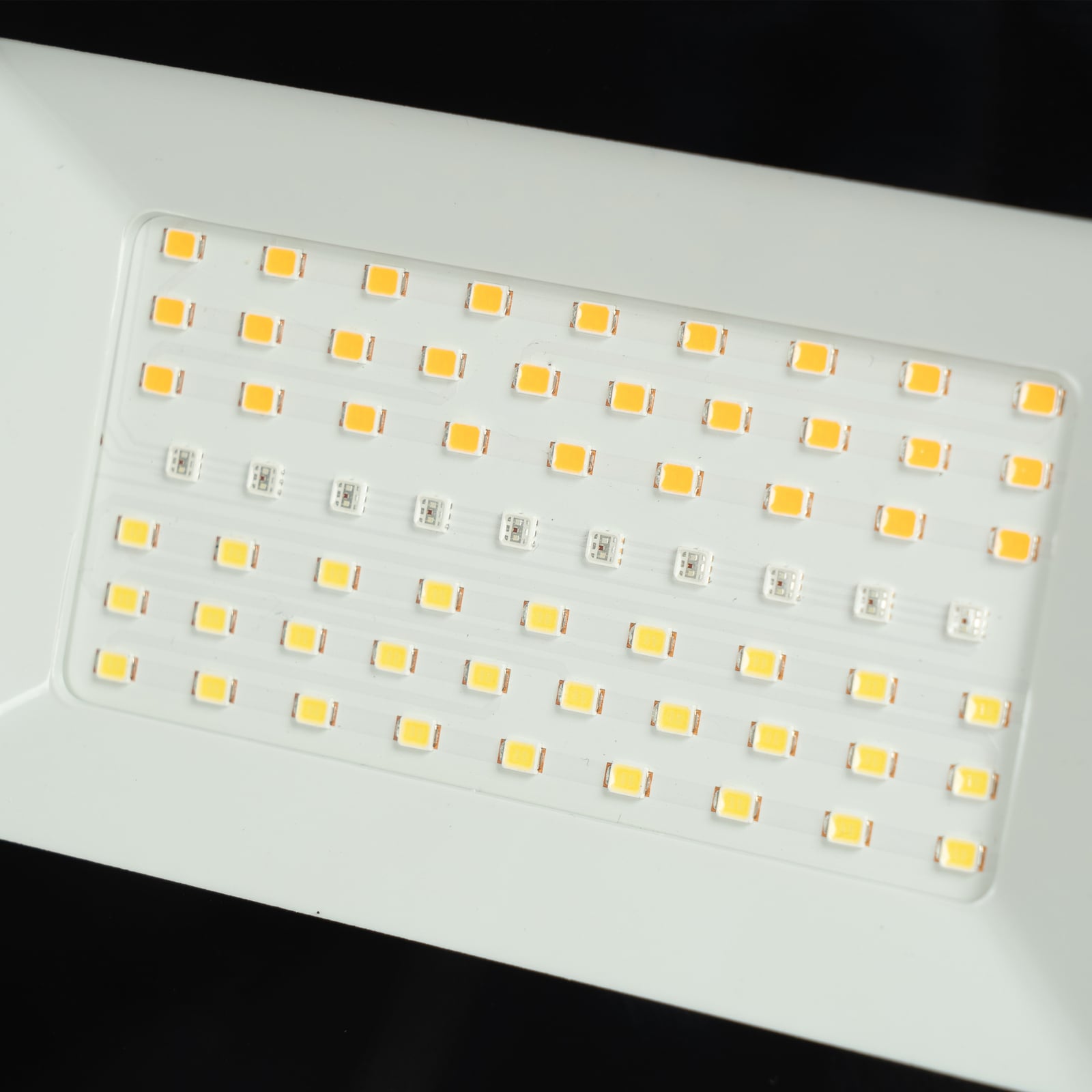 LED utespotlampe Liezel 15W RGBW dimbar WiFi IP65 app-styring