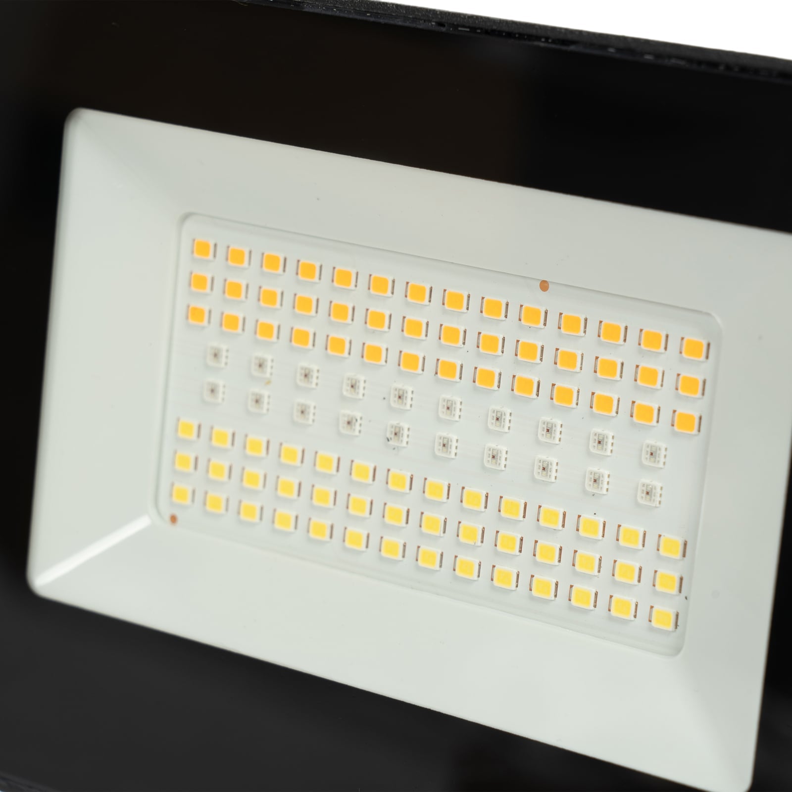 LED utespotlampe Liezel 30W RGBW dimbar WiFi IP65 - Prios lysfargevalg