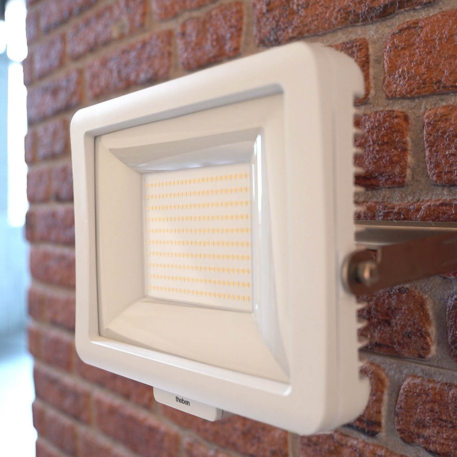 Detalj av LED utestråler theLeda B100L hvit 100W IP65