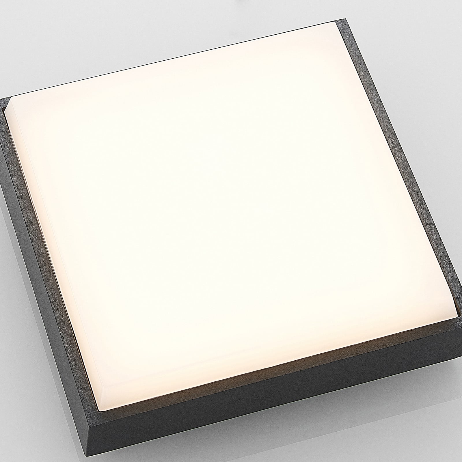 LED utetaklampe Amra firkantet 17,5 cm IP54 lysdetalj