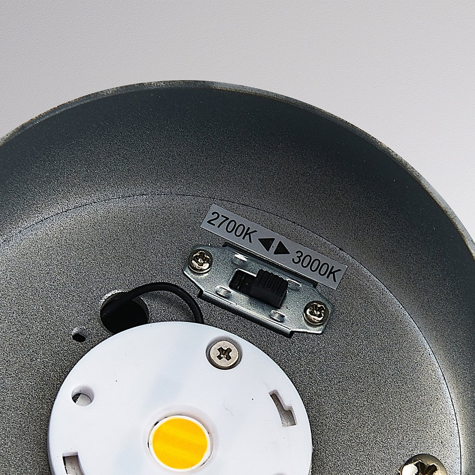 LED utetaklampe Foris Round antrasitt installasjon