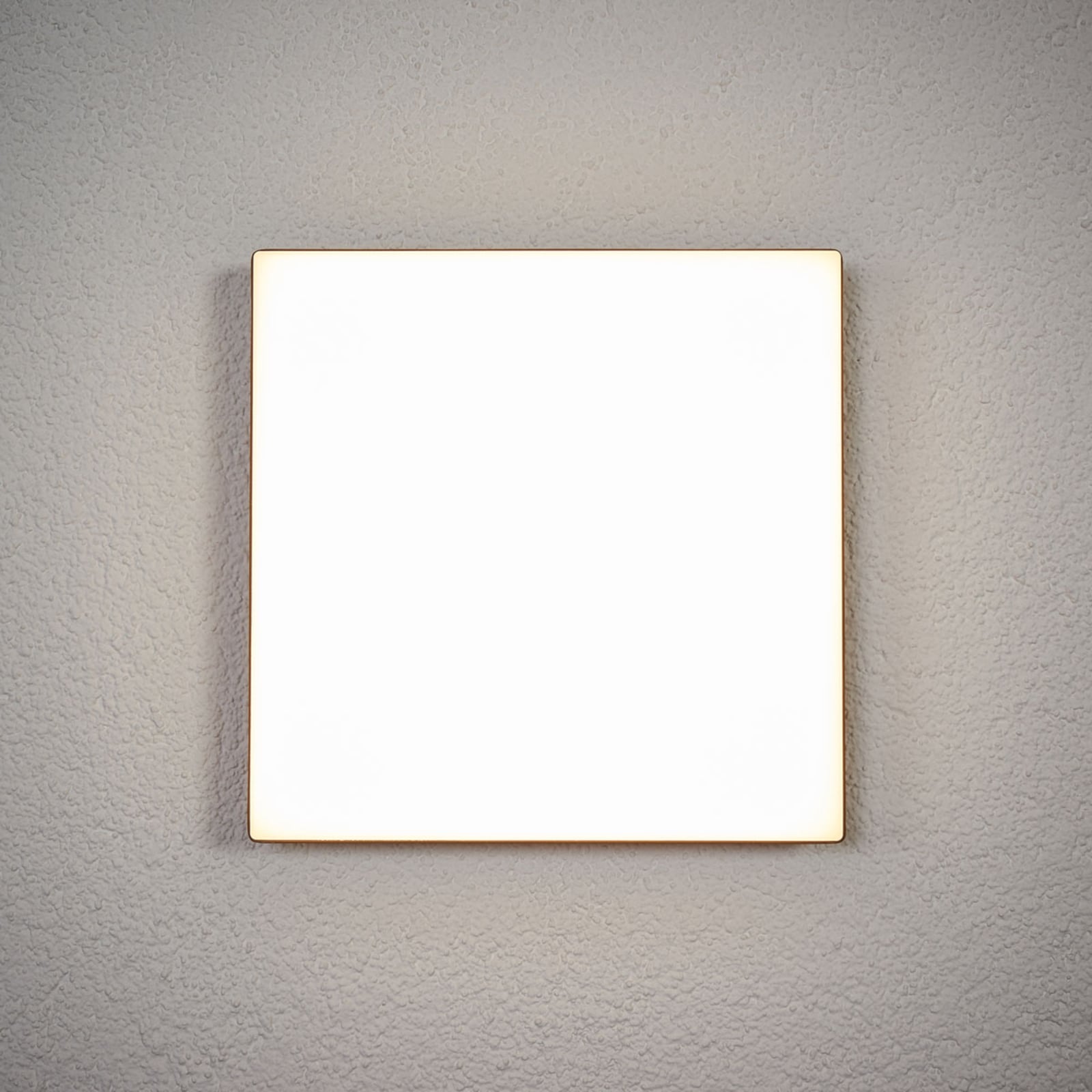 Nærbilde av LED utetaklampe Henni med bevegelsessensor