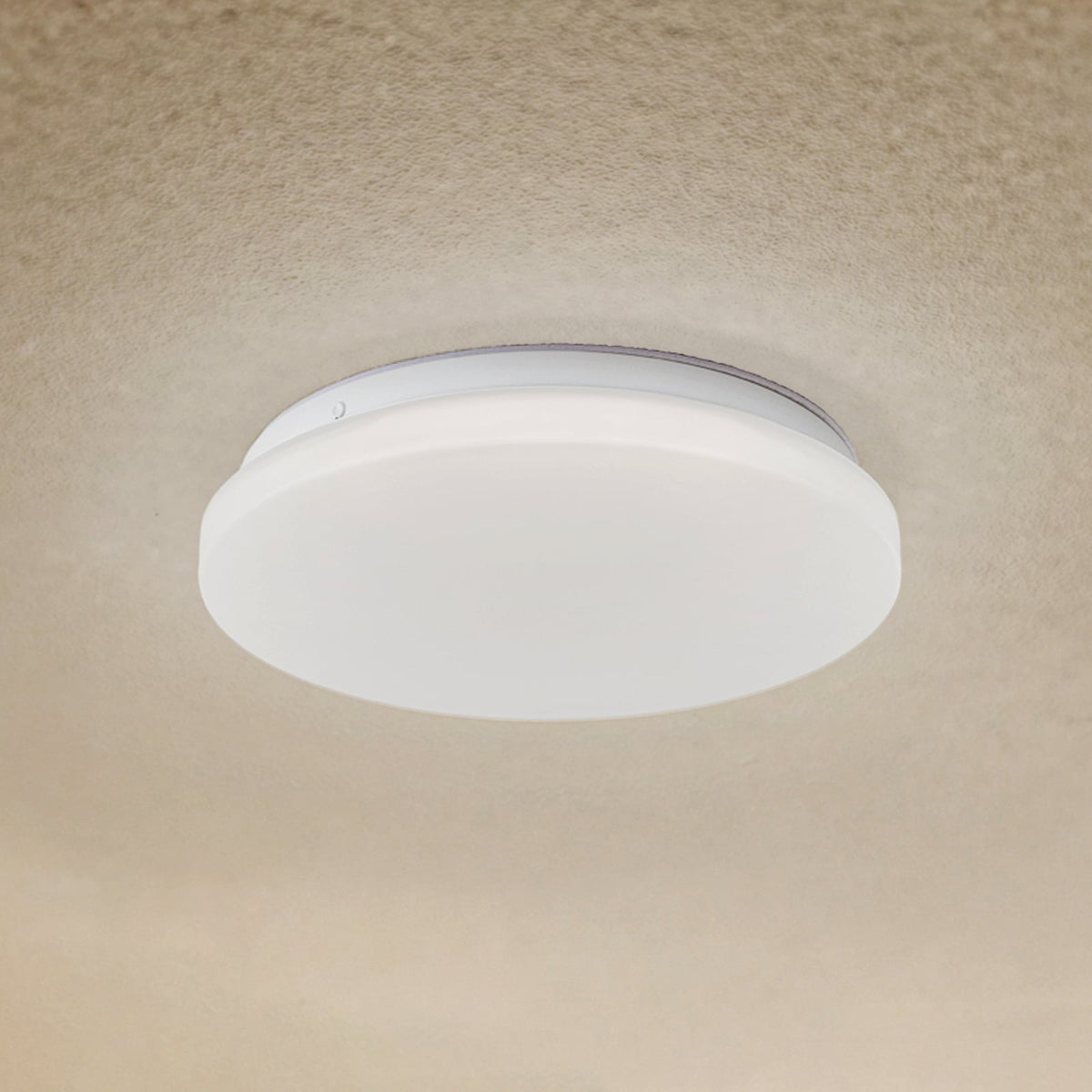 LED utetaklampe Kirkola med bevegelsessensor forfra