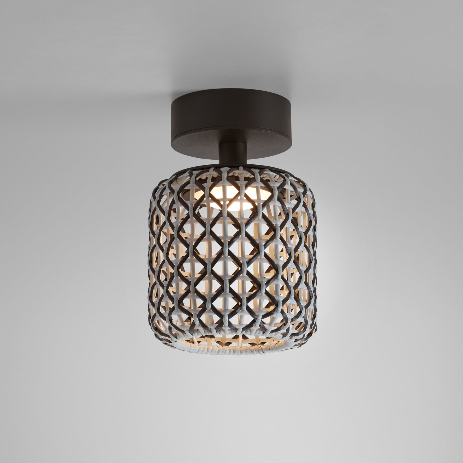Baksiden av LED utetaklampe Nans PF/16 dimbar brun