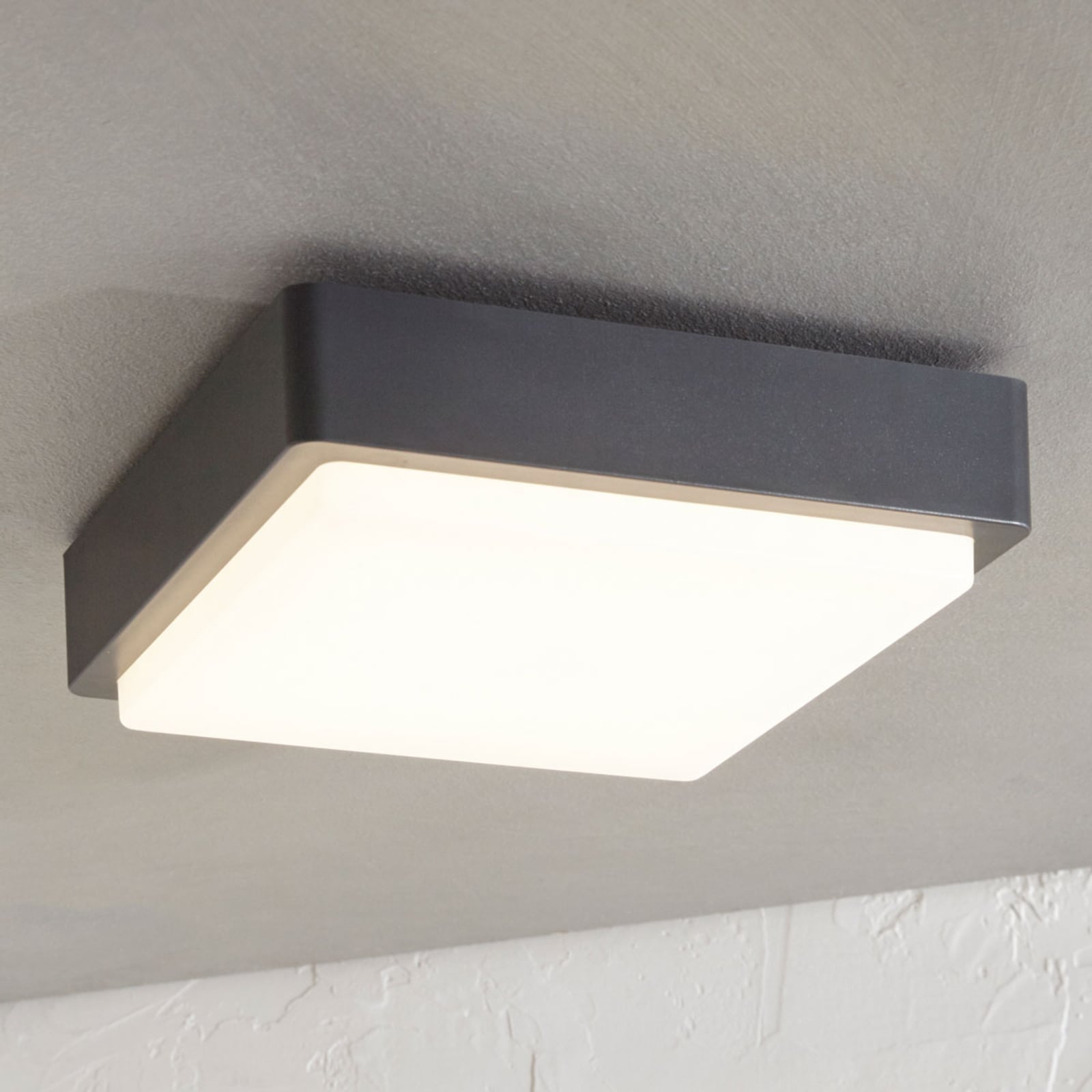 LED utetaklampe Nermin kantet 22 cm antrasitt IP65 forfra