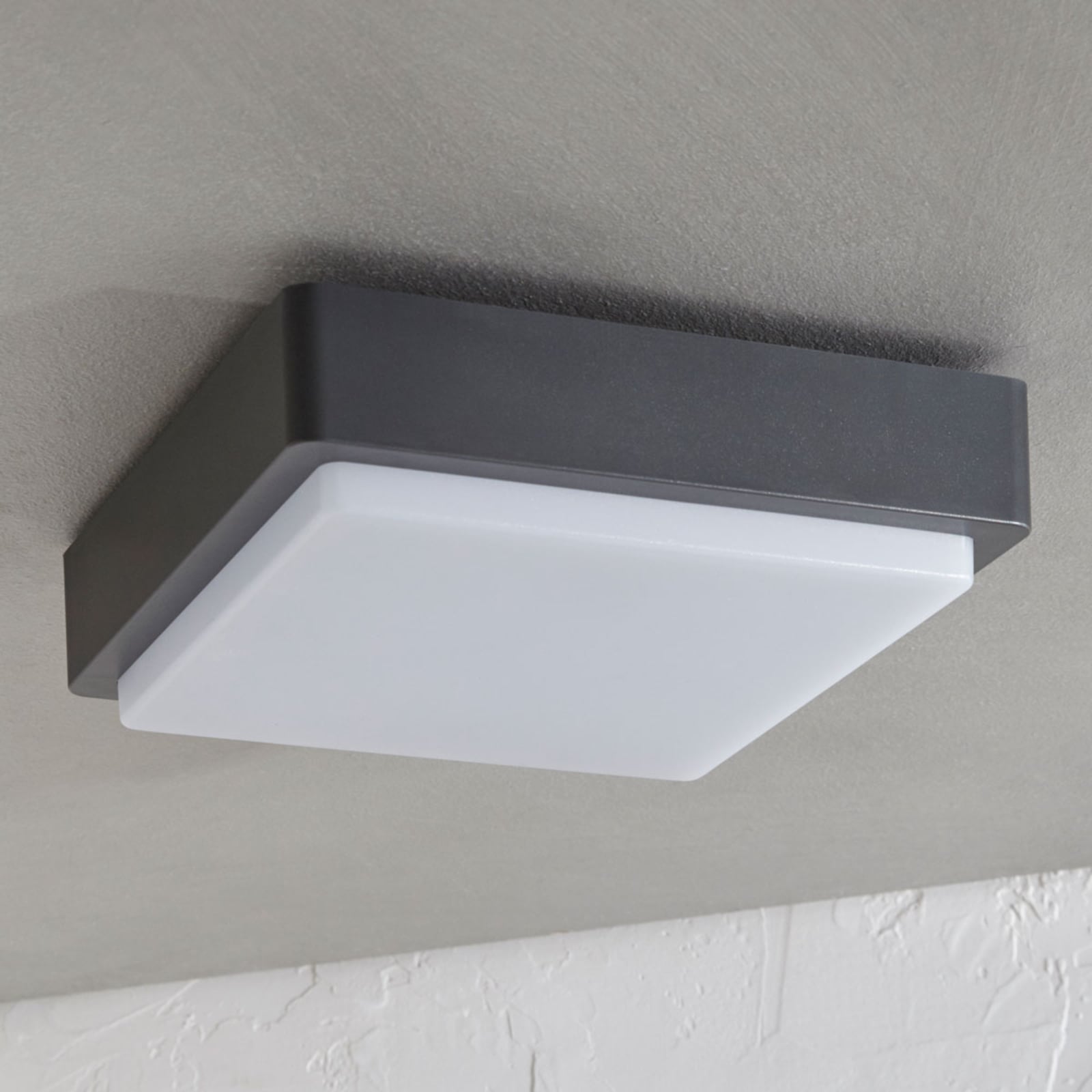 LED utetaklampe Nermin kantet 22 cm antrasitt IP65 bakside