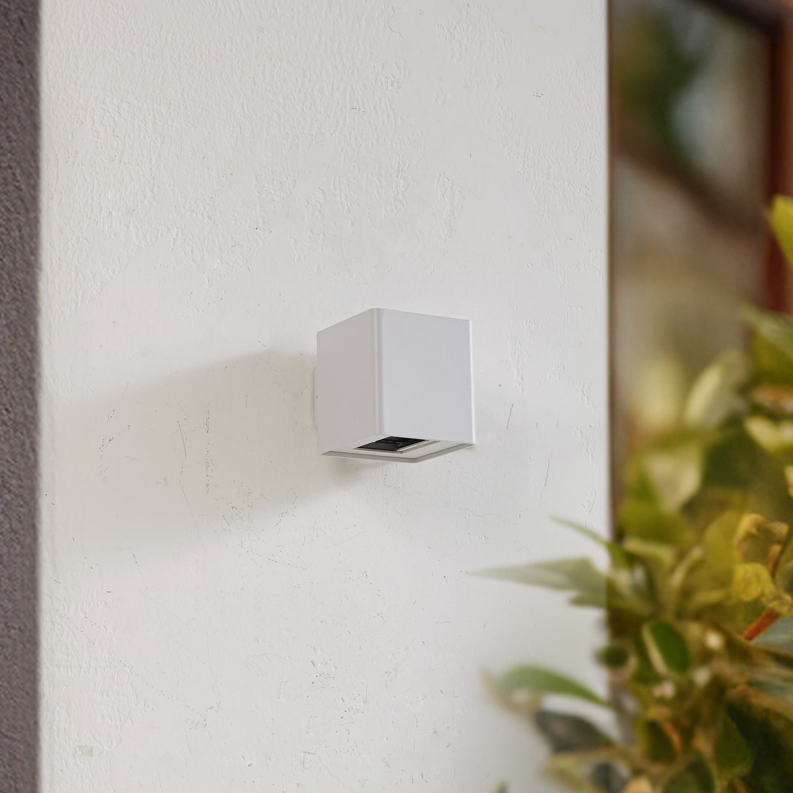 Detalj av LED utevegglampe Aaron opp og ned hvit IP54