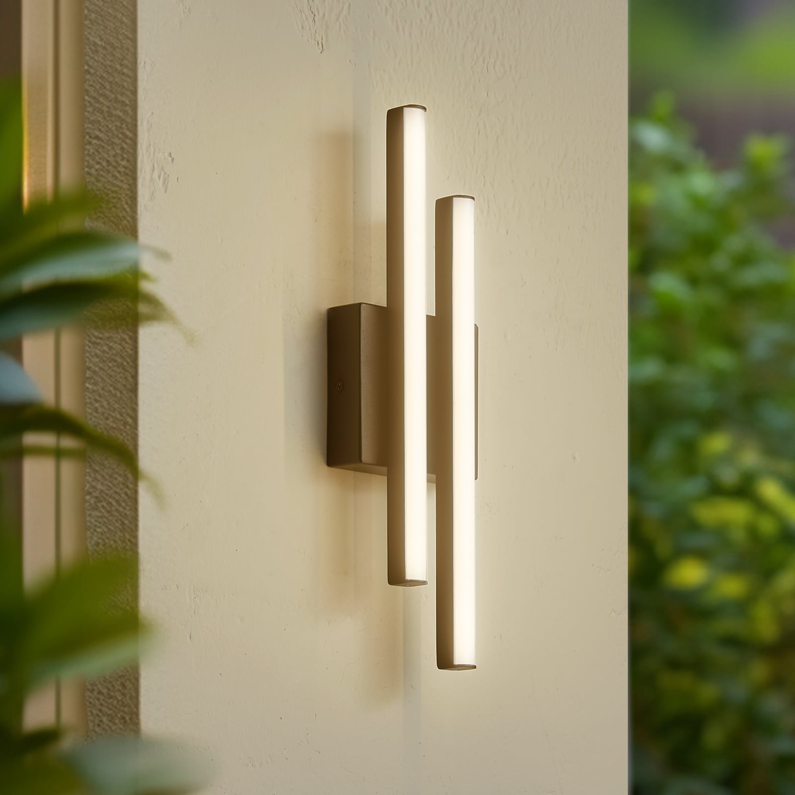 LED utevegglampe Abelia svart aluminium rustfritt stål front
