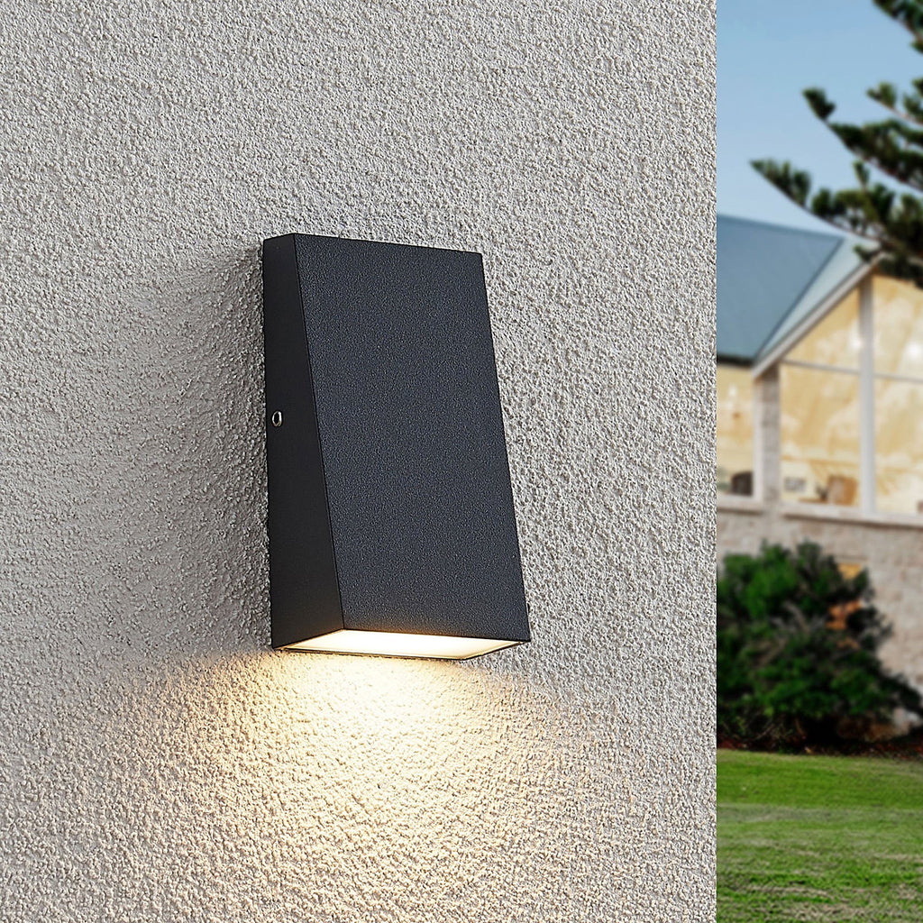 LED utevegglampe Adarey mørkegrå bakside og monteringsdetaljer