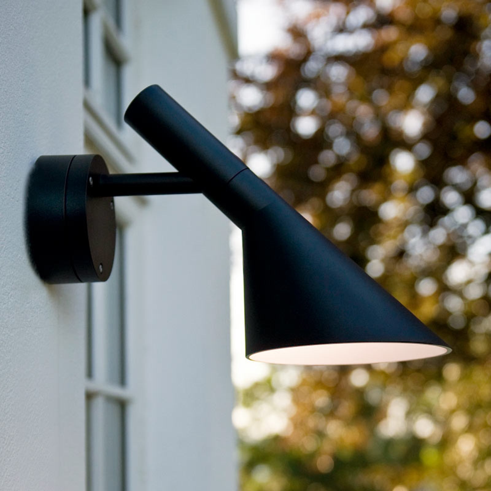 LED utevegglampe AJ 50 svart aluminium forfra