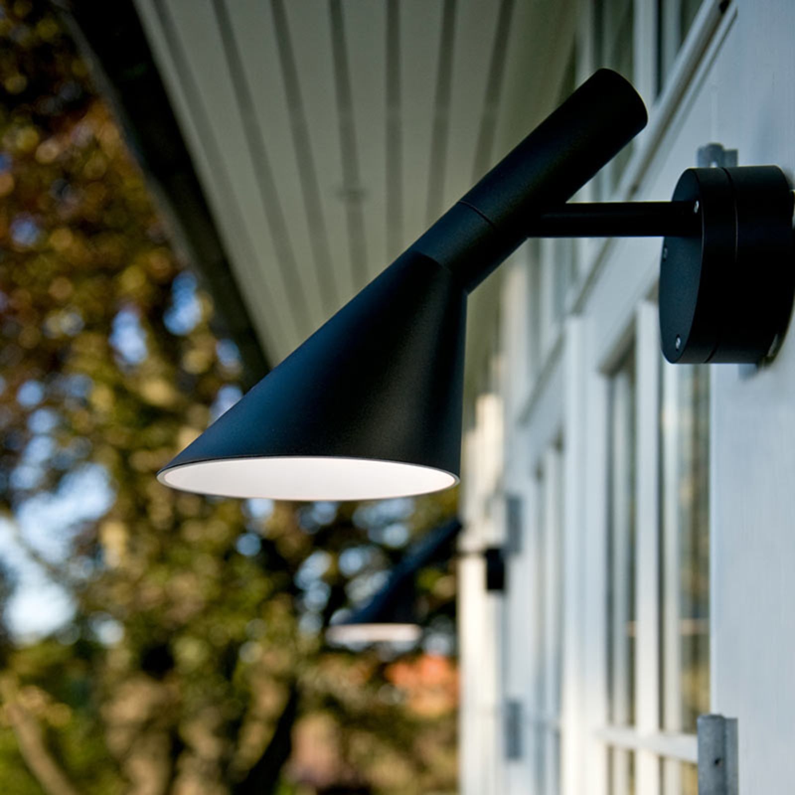Detalj av LED utevegglampe AJ 50 svart aluminium med LED-lyskilde