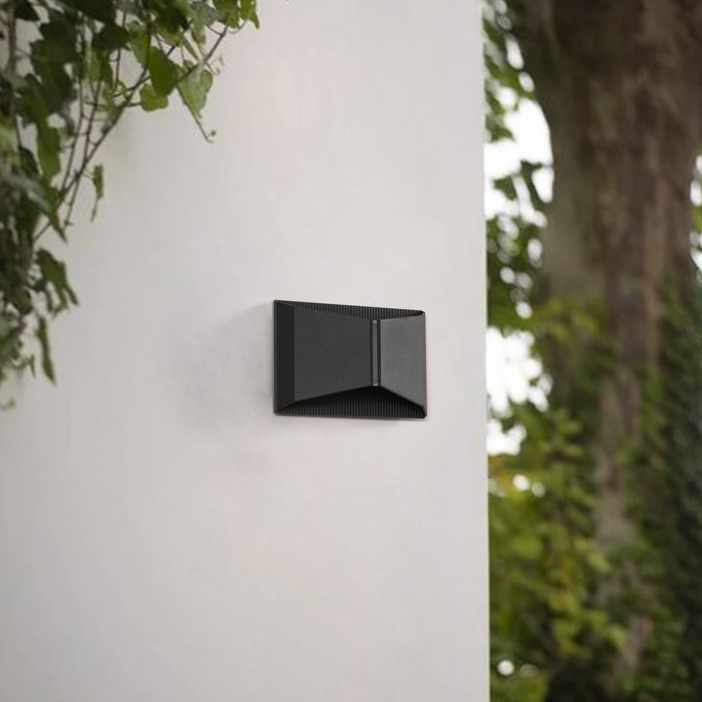 LED utevegglampe Anlira opp og ned svart IP65 montert utendørs