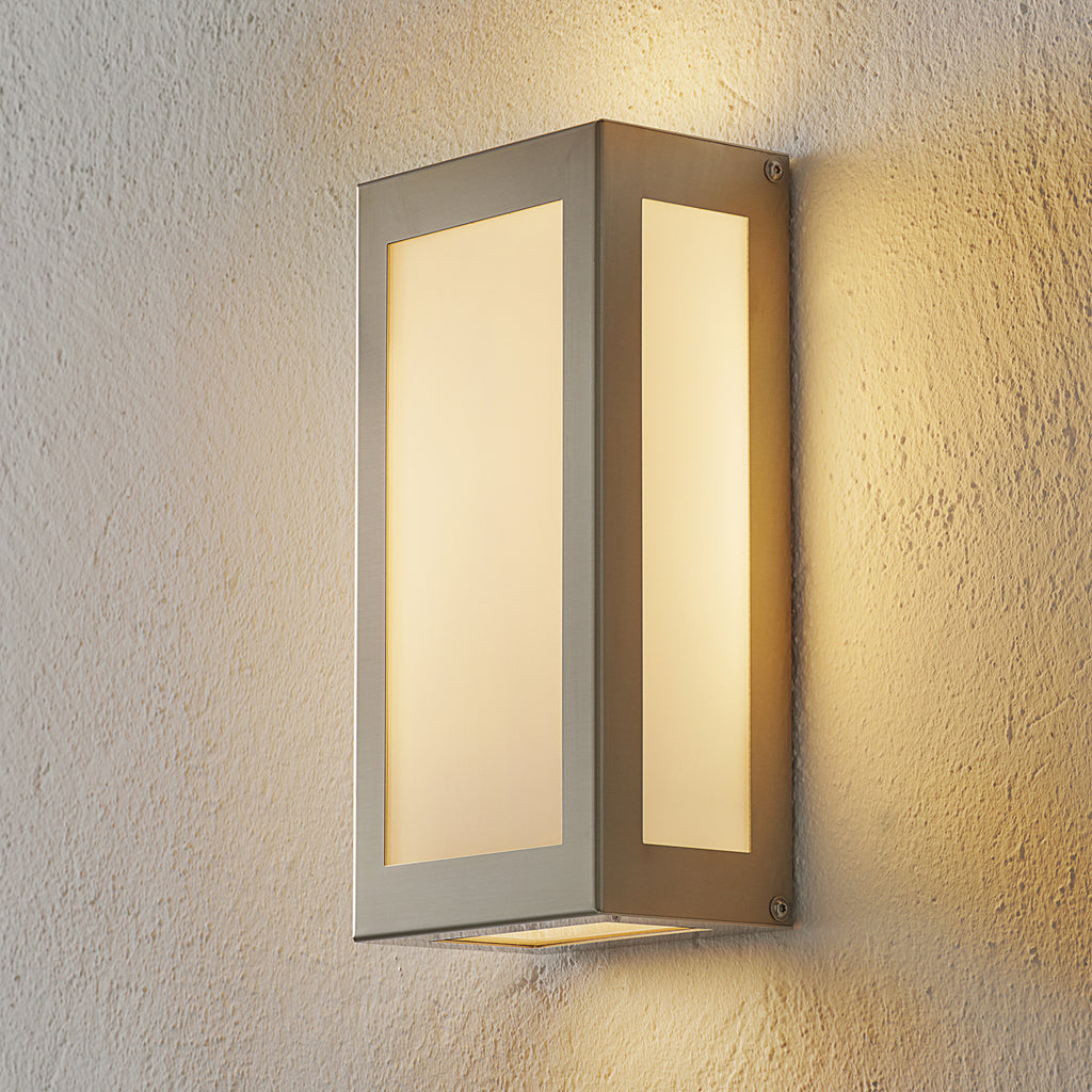 LED utevegglampe Aqua Rain med bevegelsessensor forfra