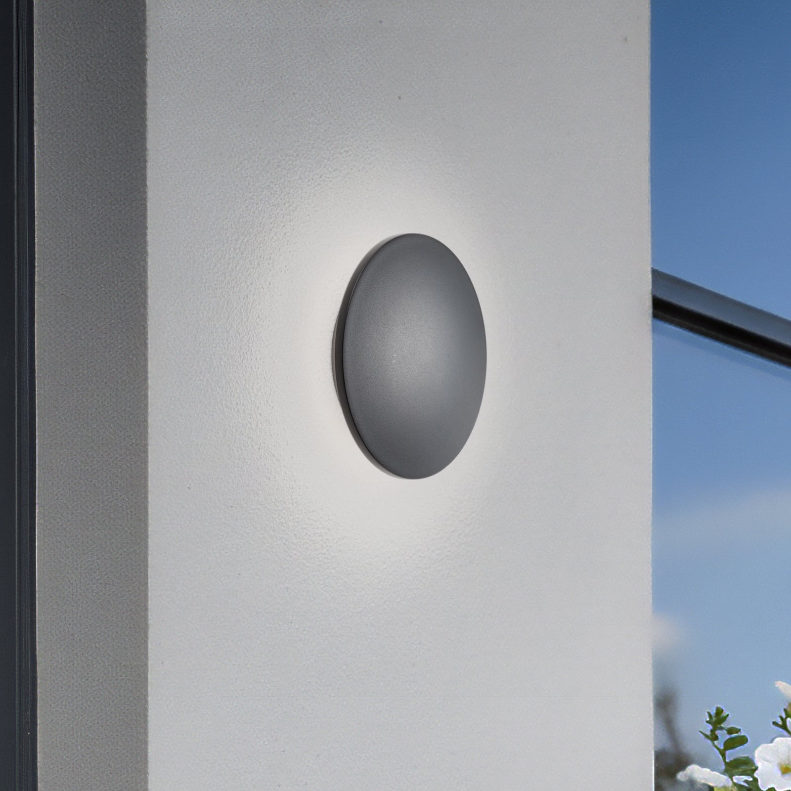 LED utevegglampe Aria M svart aluminium forfra
