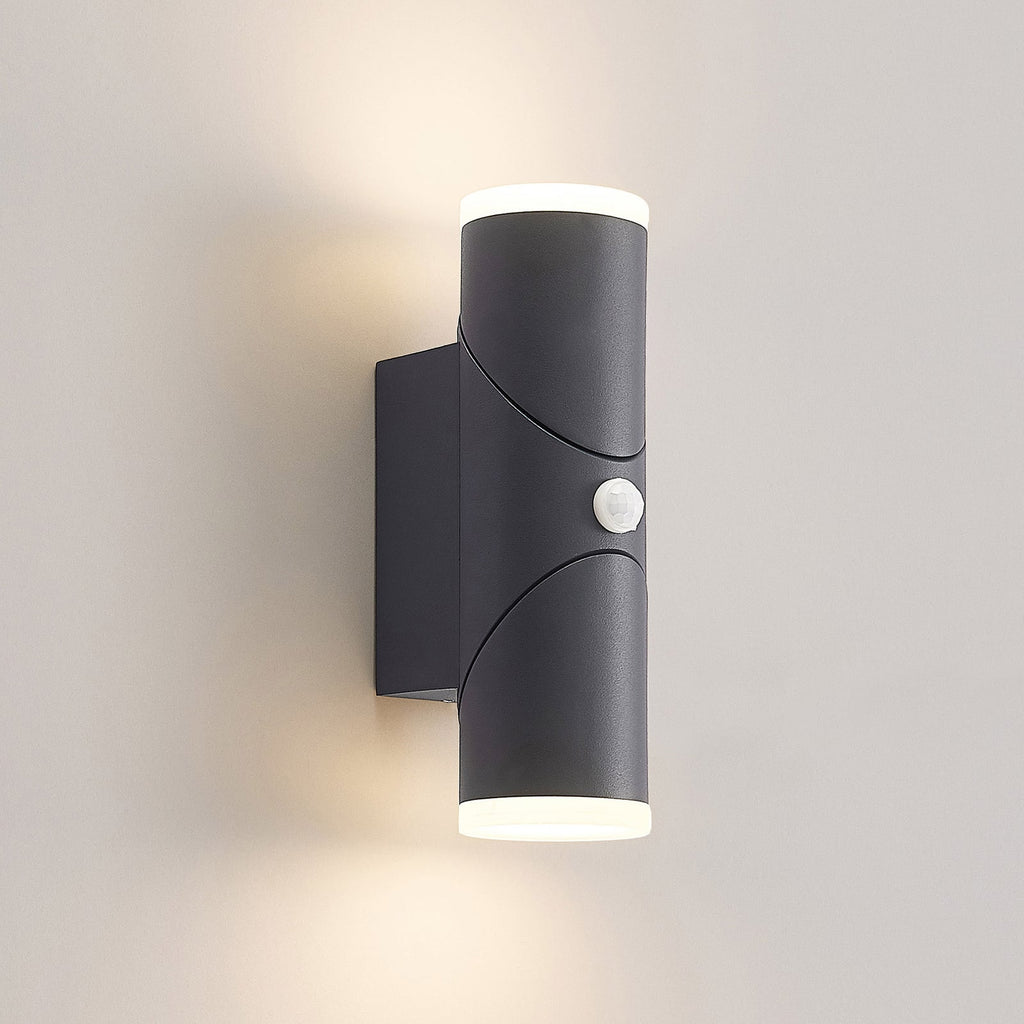 Nærbilde av bevegelsessensor på LED utevegglampe Aspyn 2-lys med bevegelsessensor IP54