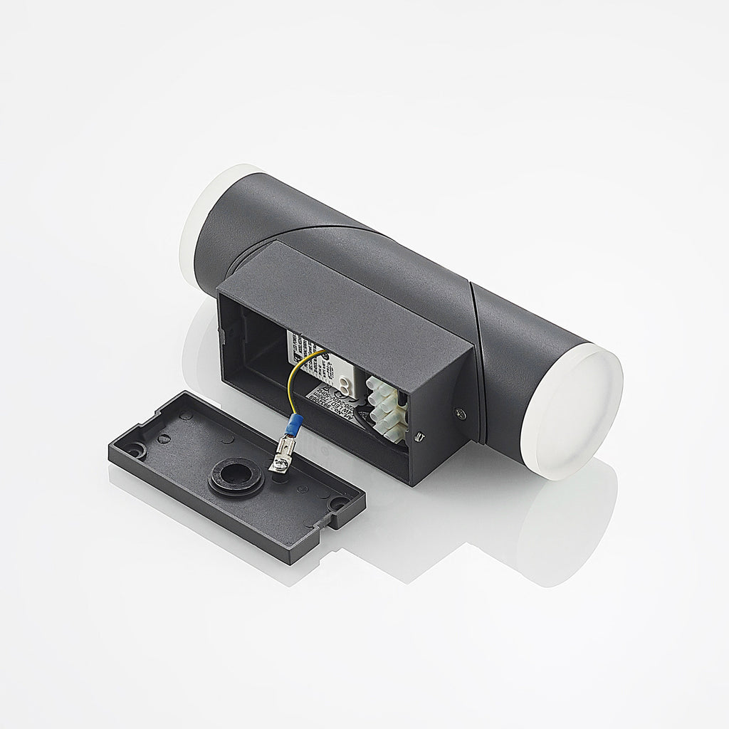 Lysfordeling fra LED utevegglampe Aspyn 2-lys med bevegelsessensor IP54