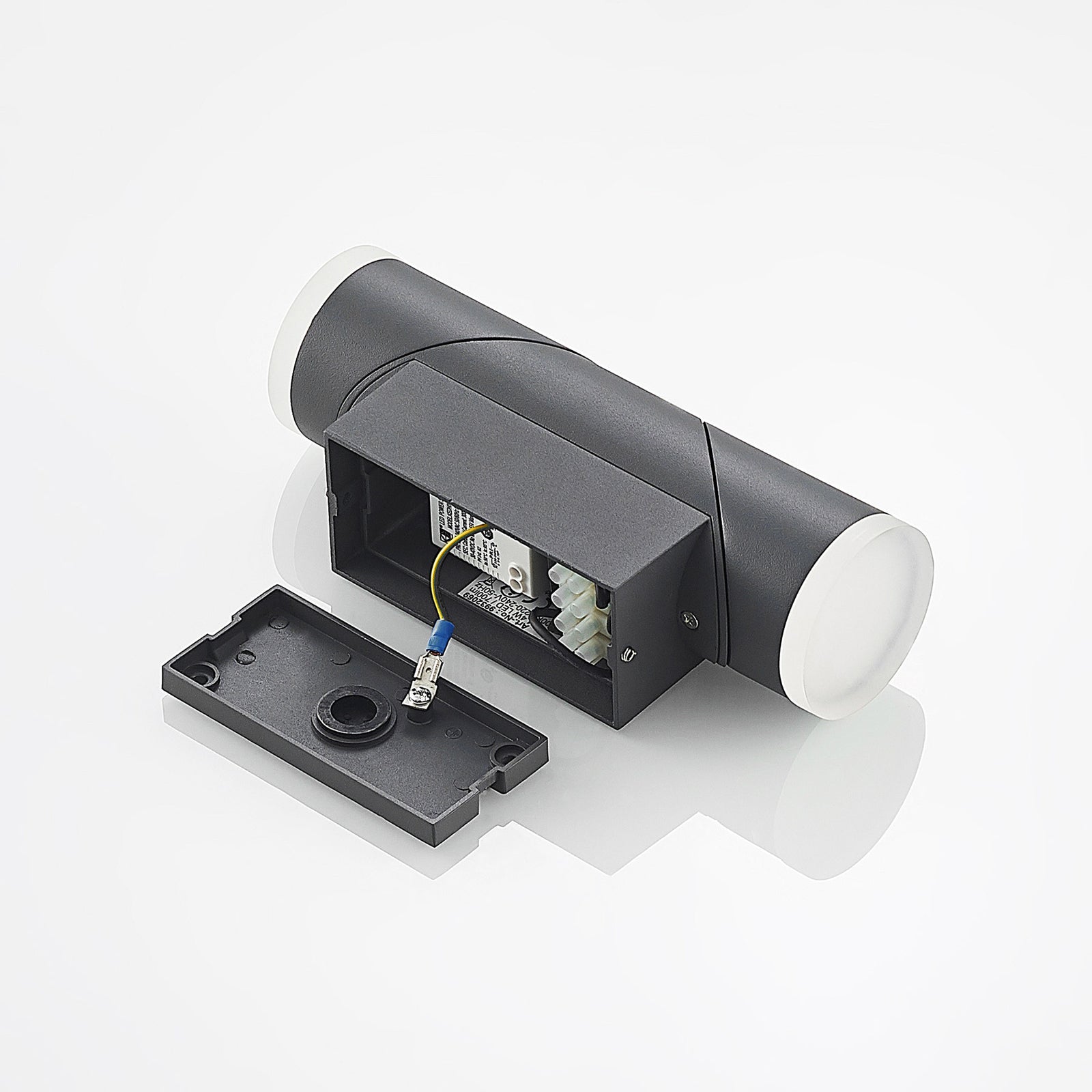 Lysfordeling fra LED utevegglampe Aspyn 2-lys med bevegelsessensor IP54